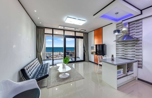 Pohang House | Pohang The East Pool Villa Pension