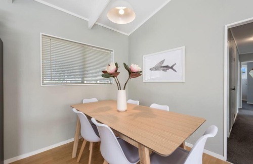 Papamoa Beach House | Pohutukawa Breeze - Papamoa Beach Holiday Home