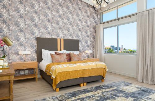 Green Point Apartment | Point Break Penthouse