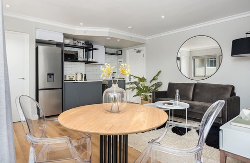 Green Point Apartment | Point Break | Table Mountain Views | Pool
