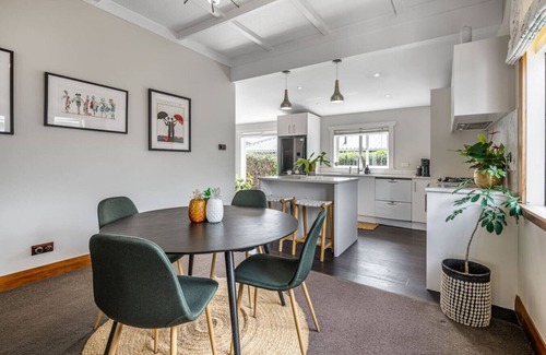 Point Chevalier House | Point Chevalier Life:CBD/KiteSurf/Eat/Zoo
