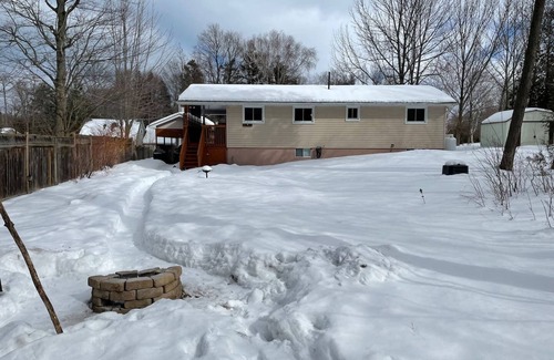 Huron-Kinloss House | Point Clark - Peaceful Cottage Close to the Beach