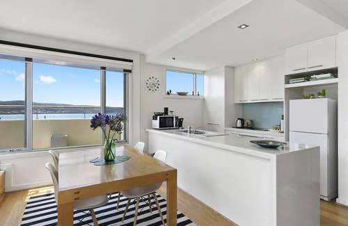 Lorne Apartment | Point Grey Apartment One - Viewpoint