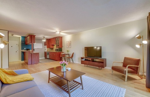 Point Loma Heights Apartment | Point Loma Retreat - 1 BD apartment with swimming pool, pool table and gym equipment.