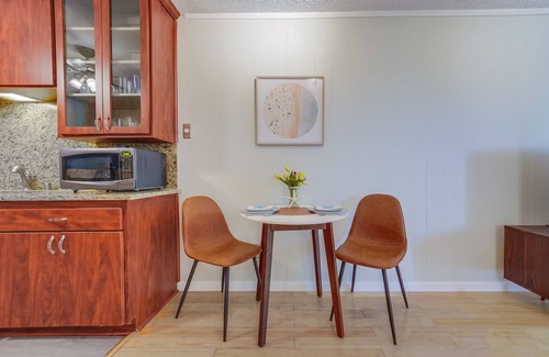 Point Loma Heights Apartment | Point Loma Retreat - 1 BD apartment with swimming pool, pool table and gym equipment.