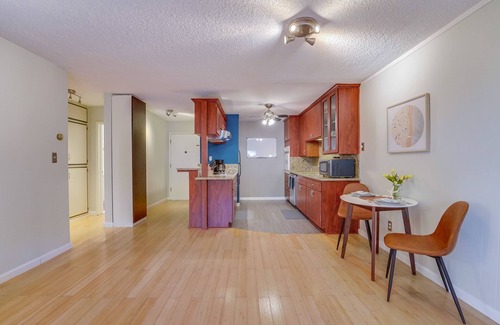 Point Loma Heights Apartment | Point Loma Retreat - 1 BD apartment with swimming pool, pool table and gym equipment.