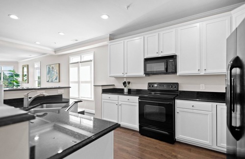 Mount Mourne Condo | Point of View by SoCharm | Luxury Lakefront Condo