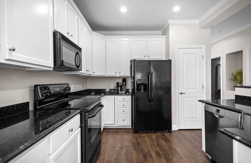 Mount Mourne Condo | Point of View by SoCharm | Luxury Lakefront Condo