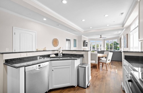 Mount Mourne Condo | Point of View by SoCharm | Luxury Lakefront Condo