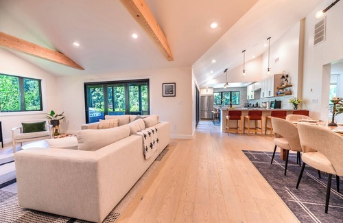 Hacienda House | Point of View-Private Dock! STUNNING & New EPIC Home! Hot Tub, Pups, WiFi