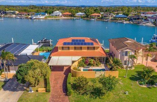 Yamba House | Point Paradiso | Glorious waterfront