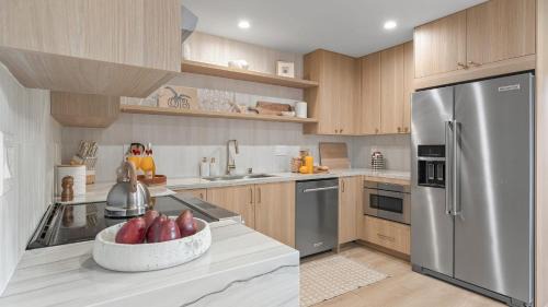 Point Loma Heights House | Point View Luxe by AvantStay 5BR Coastal Stay w En-suites Kitchen