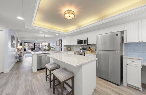 Sanibel Condo | Pointe Santo B23: Bright Beachside Oasis Gulf Views