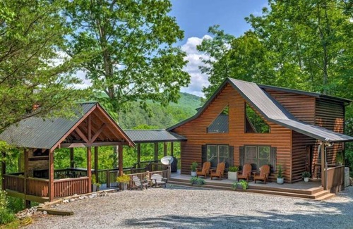 Ridgeline Vistas Cabin | Points of View - Mountain View | Pet Friendly | Hot Tub | Pool Table | Air Hockey | Fire Pit