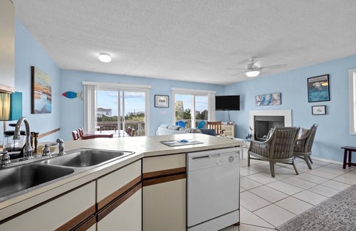 The Point House | Points of View West, 3BR, 2BA Ocean & Sound Views Dog-Friendly