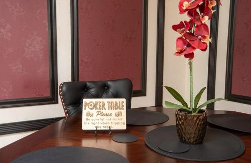 North Clairemont House | Poker and Golf Club, Stream movies & Sports