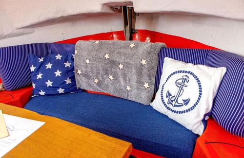 Monnickendam Boat Rental | PolarStern - unique boatstay!