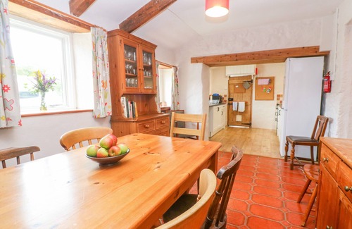 Helston Cottage | POLDOWRIAN FARMHOUSE, pet friendly, with a garden in Coverack