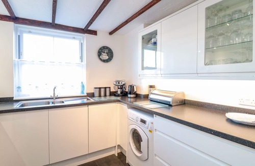 Mevagissey Cottage | POLKIRT FORGE, character holiday cottage, with a garden in Mevagissey
