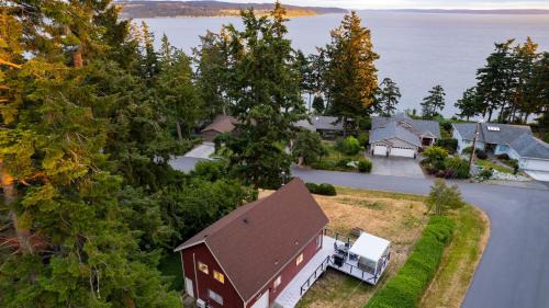 Oak Harbor House | Polnell Point Lookout by AvantStay Water Views Hot Tub Large Patio