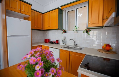 Gefira Mpania Apartment | Poly's charming home - City center & near the beach 2bedroom apartment