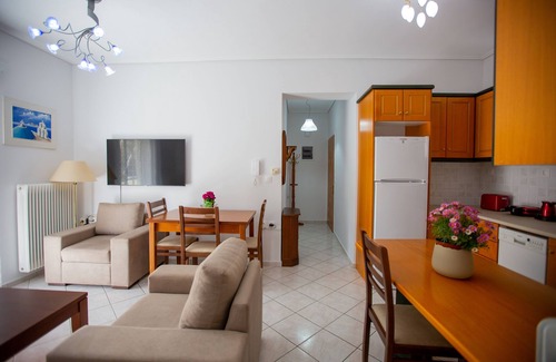 Gefira Mpania Apartment | Poly's charming home - City center & near the beach 2bedroom apartment