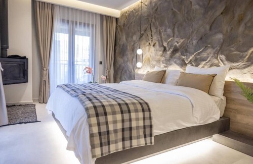 Kalambaka Apartment | Polyzos Luxury Suites Meteora #3 - Adults Friendly