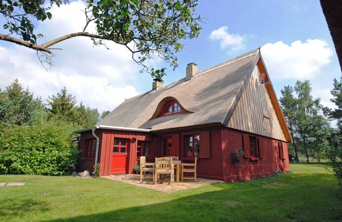 Ahlbeck House | Pommernhaus Urgemütlicher Roter Schwede Sauna Boot - Sauna, fireplace, large garden