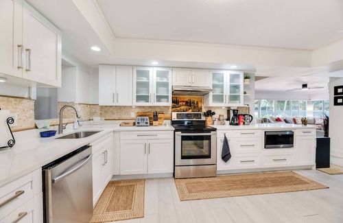 Cypress Point House | Pompano Beach Hideaway with Fenced Yard & BBQ