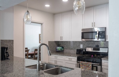 Garden Isles House | Pompano Beach waterfront, Purely So Florida! Pool, King, Paddleboard, Beach