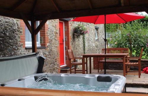 Llanllwchaiarn House | Pond Cottage