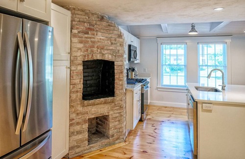 Yarmouth Port House | Pond front Home close to Yarmouth & Dennis Beaches