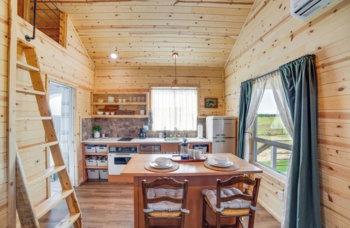 Van House | Pond & Grazing Cattle! Rural Getaway Near Van