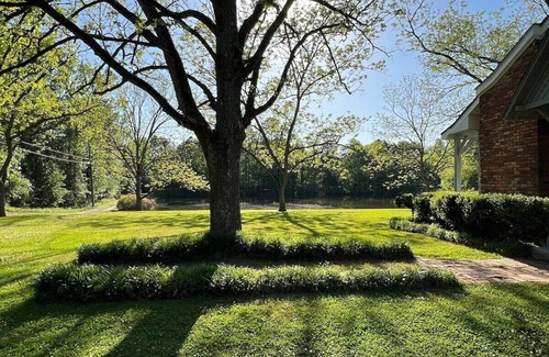 Auburn - Opelika Cottage | Pond House on the Plains, Auburn, Firetruck rides