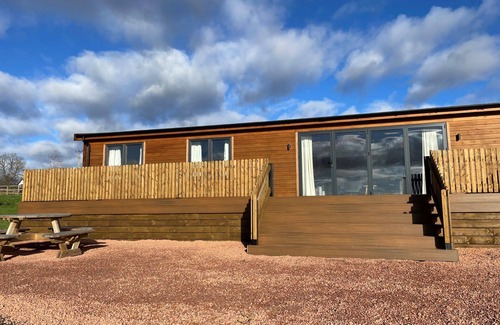Whitney-on-Wye Cottage | Pond View - a cabin that sleeps 4 guests in 2 bedrooms