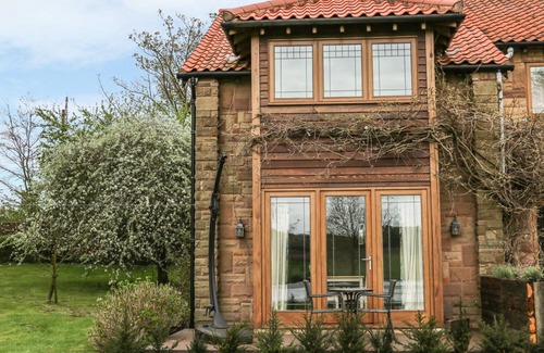 Cuckney Cottage | Pond View