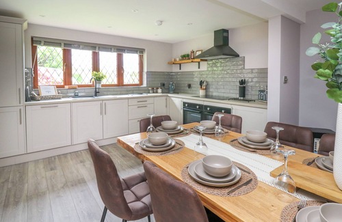 Newbridge-on-Wye Cottage | PONDAROSA, pet friendly, with hot tub in Newbridge-On-Wye
