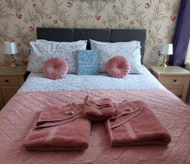 Blackpool Town Center House | PONDEROSA B&B with free onsite parking and breakfast included