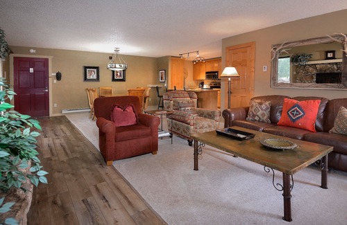 Crested Butte Condo | Ponderosa Condo, renovated 2BD/2BA, hot tub, deck