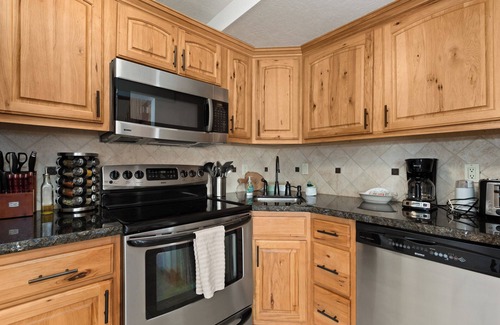 McCall Condo | Ponderosa Paradise - NEW w/King Bed! Pets OKAY