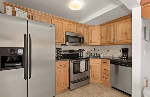 McCall Condo | Ponderosa Paradise - NEW w/King Bed! Pets OKAY