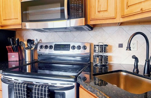 McCall Condo | Ponderosa Paradise - NEW w/King Bed! Pets OKAY
