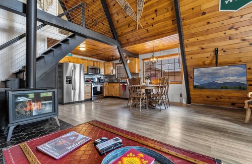 Kachina Village House | Ponderosa Surrounded A-Frame, Private Hiking Trail, Hot Tub, Fire Pit, Sleeps 6!