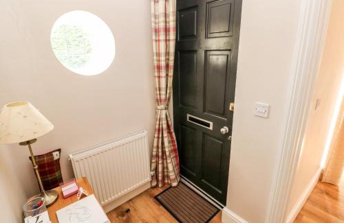 Ammanford House | Pondfield Gate
