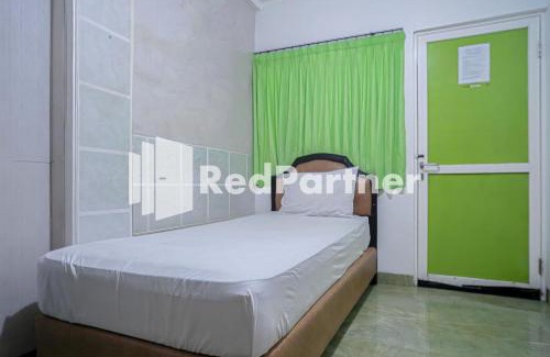 Surabaya Hotel | Pondok Hijau Syariah Mitra RedDoorz At Citraland Surabaya