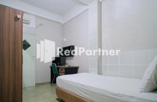 Surabaya Hotel | Pondok Hijau Syariah Mitra RedDoorz At Citraland Surabaya