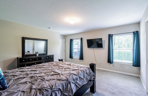 Northside House | Pondside Paradise Retreat
