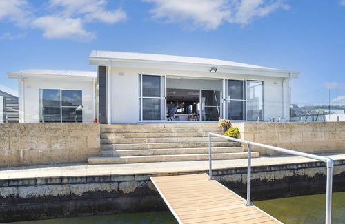 Geographe House | PONTOON PARADISE - Direct Waterfront