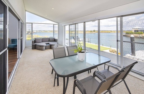 Geographe House | PONTOON PARADISE - Direct Waterfront