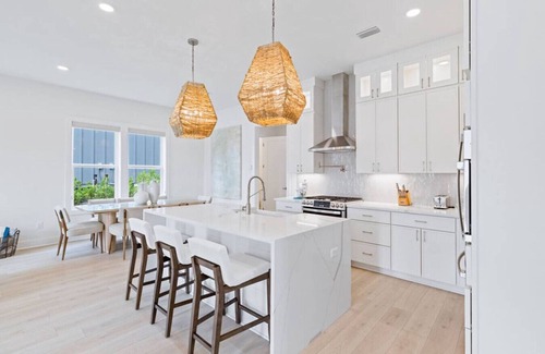 West Panama City Beach Apartment | Pool | 5 Bed 5 bath | Golf Cart | Inlet Beach